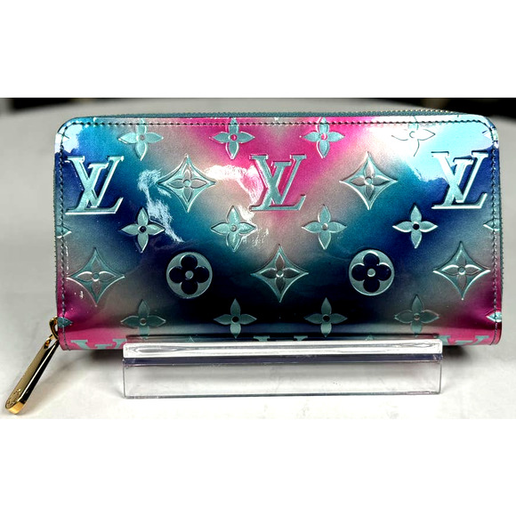 Collector piece 2020 LV limited Valentines Monogram Wallet full inclusion - Picture 5 of 12